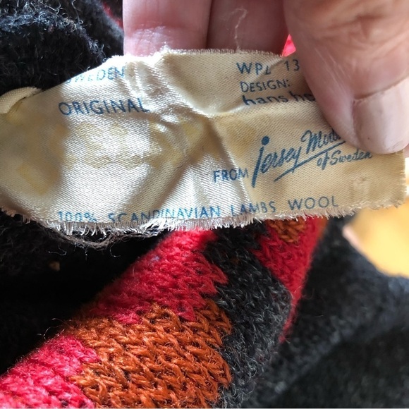 Vintage gray wool cowl neck red & rust artsy pattern sweater S/M - Picture 6 of 9